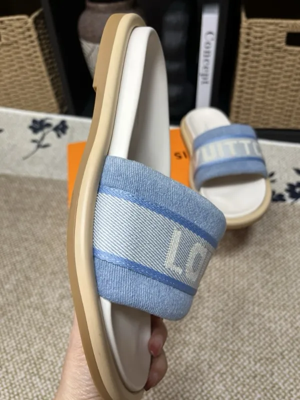 P320💰[New model] Long-term availability, 2025 new model, couple model [LOUlS VUlTTON] comes with drawer box, bag, card, invoice "Louis Vuitton ~ unique modern sandals. 》LV counter purchasing 🏃Men's and women's casual slippers, sold at the same time at the counter, the original old flower material upper is soft and comfortable, (refuses to discolor and rub the feet) sole: original factory special combination original sole, code number: 35--46 4 multiple colors 🉑️ to choose from